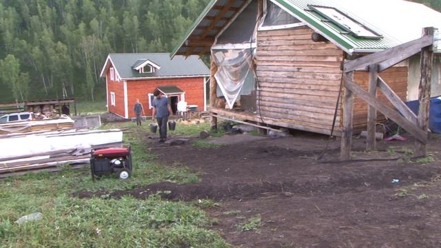 Американец рассказал, как он держит хозяйство на Алтае