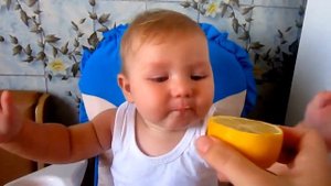 Дети едят лимон 😂😂😂