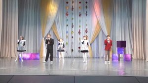 "Наша перемена" - поет гр. "МАЖОРЧИКИ" (3-й состав), народный театр песни "СЮРПРИЗ"