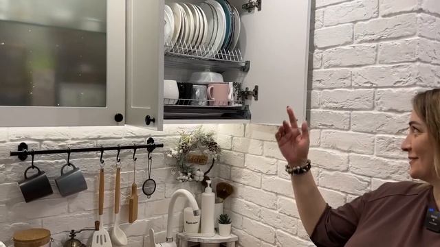 ? СВОИМИ РУКАМИ выпиливала мебель в ОДНУШКЕ 30м2. Белая СКАНДИ КУХНЯ. Дизайн интерьера. Рум Тур смотреть онлайн