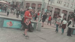 Василий Чернов. 12 струн. Бас-гитарист. Москва, Уличный музыкант на Кузнецком Мосту. 2019