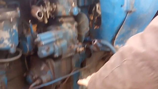 MTZ 52 D240 Как завести трактор с пускача [ how to start tractor with gasoline starting engine ]