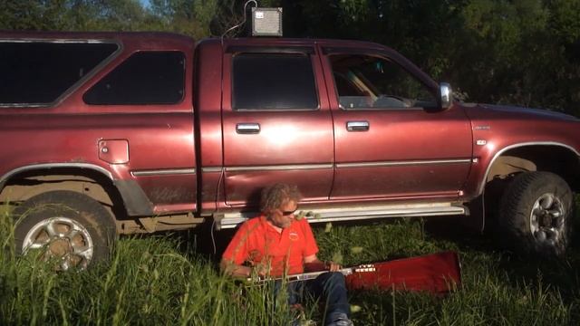 Танец с бабочкой. @Korfolion #old_gitar #fingerstyle смотреть онлайн