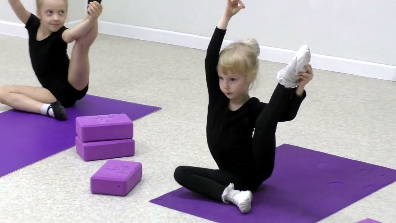 Открытый урок Ансамбль танца АУРА. Группа 24. Занимайся хореографией с Машей, повторяй движения! смотреть онлайн