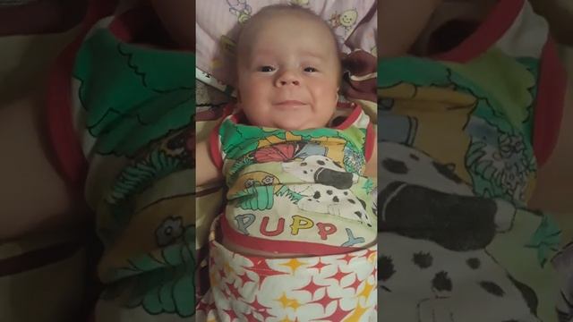 Малыш говорит "Ага!"