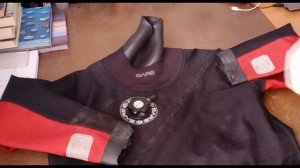 Ремонт сухого гидрокостюма Bare. Замена манжет гидрокостюма.