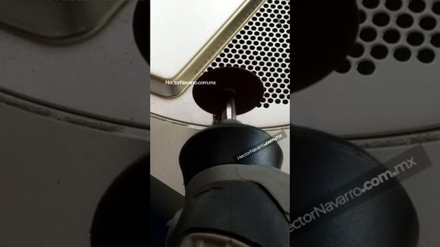 Removing T6 Security Torx Screw on Mac Mini смотреть онлайн