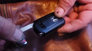 Замена батарейки в иммобилайзере Honda Fit 2014