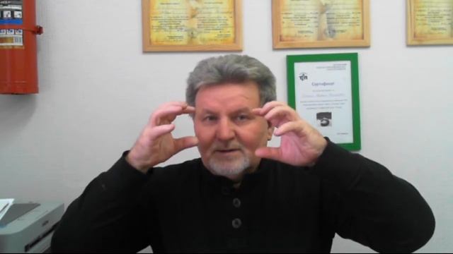 Вы заметили? Разная высота плеч. смотреть онлайн