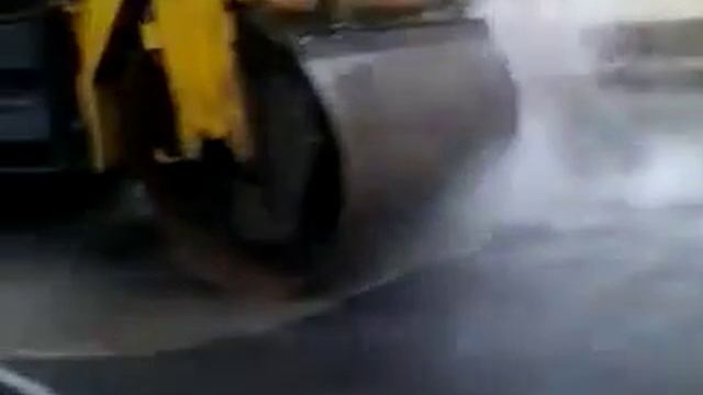 Как кладут асфальт в России, или освоение бюджетных денег смотреть онлайн