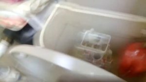 Как очистить сливной бачок унитаза. часть 2