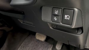 2018 Toyota Aqua (Prius C) Hybrid 1.5 Review - Interior and Exterior Details