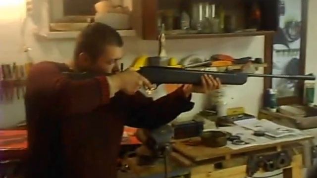 Как Хатсан 125 с газовой пружиной пробивает толстую доску! смотреть онлайн