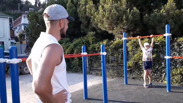 Крым 2019. Площадка для воркаута на пляже в Солнечногорском. смотреть онлайн