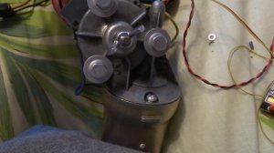 Мощный сервопривод на 12 вольт из говна и палок