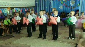 Танец с подушками для мальчиков в детском садике