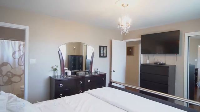 23 Gardenia Bay Maples Gem!