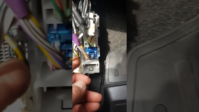 установка динамиков в задние двери тайота виш(1 ролик) смотреть онлайн