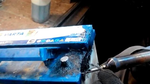 Пайка пробитого аккумулятора плоскими электродами (восстановление) смотреть онлайн