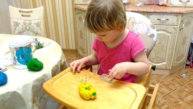 Лиза лепит ежика смотреть онлайн