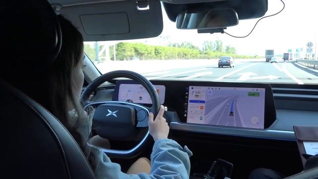 Xpeng P7 - mit NGP bringt Xpeng autonome Fahrfunktionen als Standard an Bord смотреть онлайн