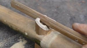 Сделайте простой спусковой крючок для рогатки из бамбука, используйте его для обороны