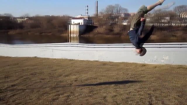 работа над техникой "Set" (команда Free Tricks) паркур в Смоленске смотреть онлайн