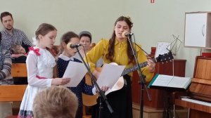 Посмотри, вблизи потока ( если лилию Бог любит) - очень нежное исполнение христианского псалма