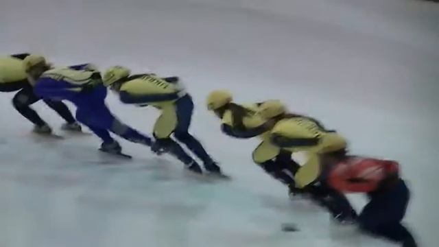 1500 м 1/2 финала 1 женщины Коринчук, Давиденко, Кромидо Кубок Украины по шорт-треку 25-27.12.2013 смотреть онлайн