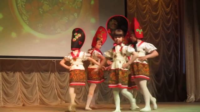 Танец "Ложки". Выступает Алиса Татаркина в составе хореографического ансамбля "Калинка"