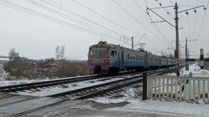 жд переезд у Боровой УЗ Електричка и Таварняк