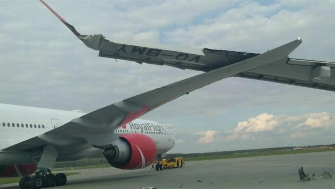 Столкновение в аэропорту лос-анджелес. Самолеты которые столкнулись. Аэропорт лос родеос катастрофа. Авиакатастрофа на тенерифе 27. Atr 72 самолет.