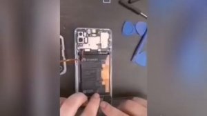 Замена батареи питания на телефоне Huawei honor с использованием инструмента пришедшего из Китая.