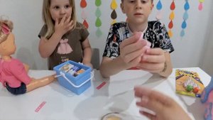 ПОЧЕМУ У КРИСТИНЫ БОЛЬШОЙ ПОДАРОК ❓❗Артем и Кристина открывают игрушки ?