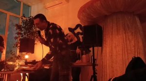 Авторское исполнение пародийных прибауток .