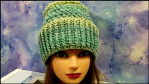 Шапочка с отворотом крючком. Теплый комплект шапочка+шарфик+варежки. М.К. для начинающих. (720p).mp4