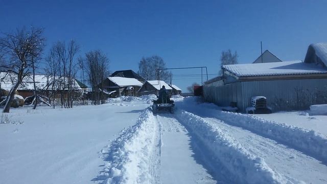 Чистка снега самодельным минитрактором. смотреть онлайн