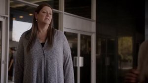 Проведя 2 года в одиночестве в космосе, астронавт возвращается на землю на 4 месяце беременности