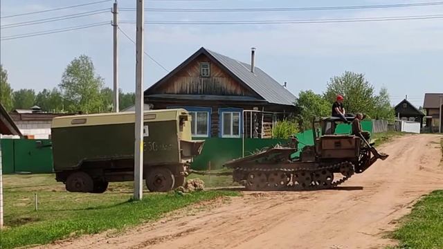Едет трактор трелевочник. Трелёвочный трактор ТДТ 55. Russian Tractor (Soviet) TDT55