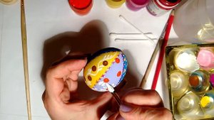 Роспись пасхального деревянного яйца.
