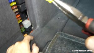 MERCEDES W211 FUEL PUMP FUSE RELAY LOCATION REPLACE