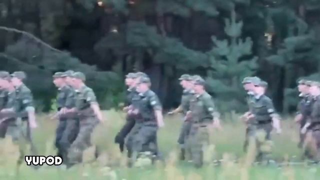 Кто проживает на дне океана? Спанч Боб Скве Пенс!