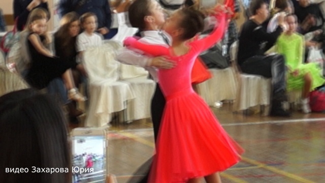 Медленный вальс в финале танцуют Захаров Степан и Крапивина Арина пара №91