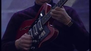 Mahmud İsmayil Oglu - O Qara Gozlerinin Qemzesi Yandirdi Meni (GİTARA )(KRASNOYARSK 2016)