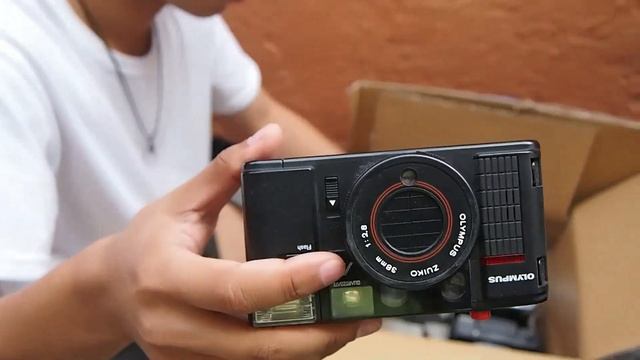 Unboxing of 2 Boxes Parcel containing 80 Pcs. Camera at Vintage Camera Hub смотреть онлайн