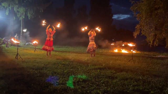 Фаер шоу в народном стиле. Девчонки жгут 🔥🔥🔥 смотреть онлайн