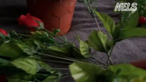 Композиция в цветочном горшке с искусственными цветами на памятную дату. #флористика