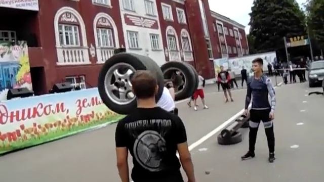 ВЫХОДЯТ НА АРЕНУ... смотреть онлайн