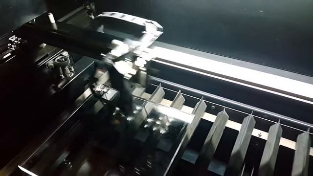 Резка 10мм акрила лазерным станком серии Halk на 50Вт излучателе смотреть онлайн