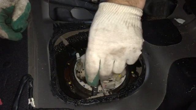 Замена топливного фильтра на KIA RIO 3 (рестайлинг), на пробеге 61000 смотреть онлайн